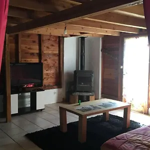 Chalet Au Pied Des Pyrénées. Hébergement de vacances